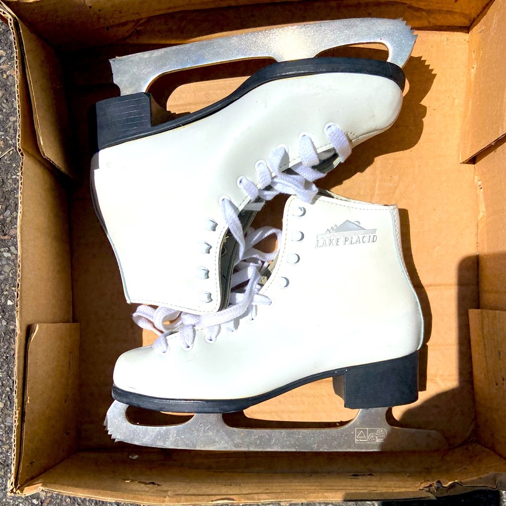 Women’s Ice Skate, size 5, white leather, Lake Placid. EUC